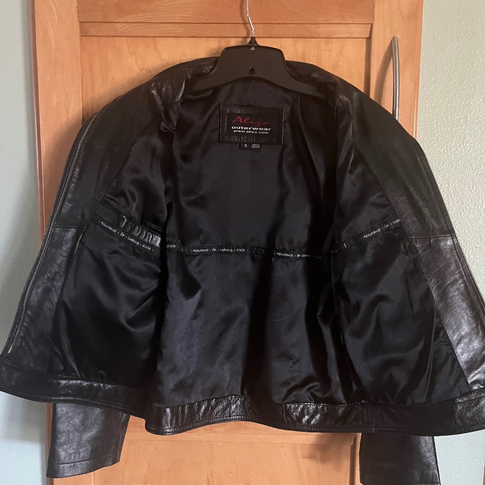 Black Leather Jacket   Satin Lined   Like New   Women's Small - Picture 11 of 15